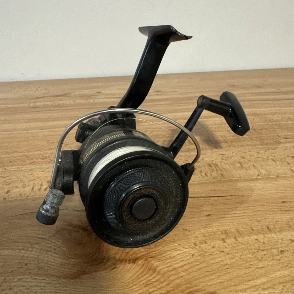 Daiwa Spinning Fishing Reel Model RG1650 Rear Drag Ball Bearing Japan Black